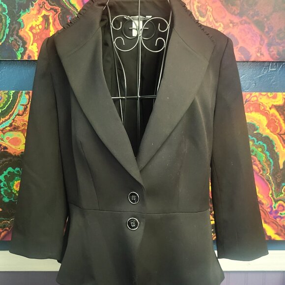 White House Black Market ~ Sz 10 ~ 2 Button Blazer / Jacket ~Excellent Condition - Picture 2 of 8